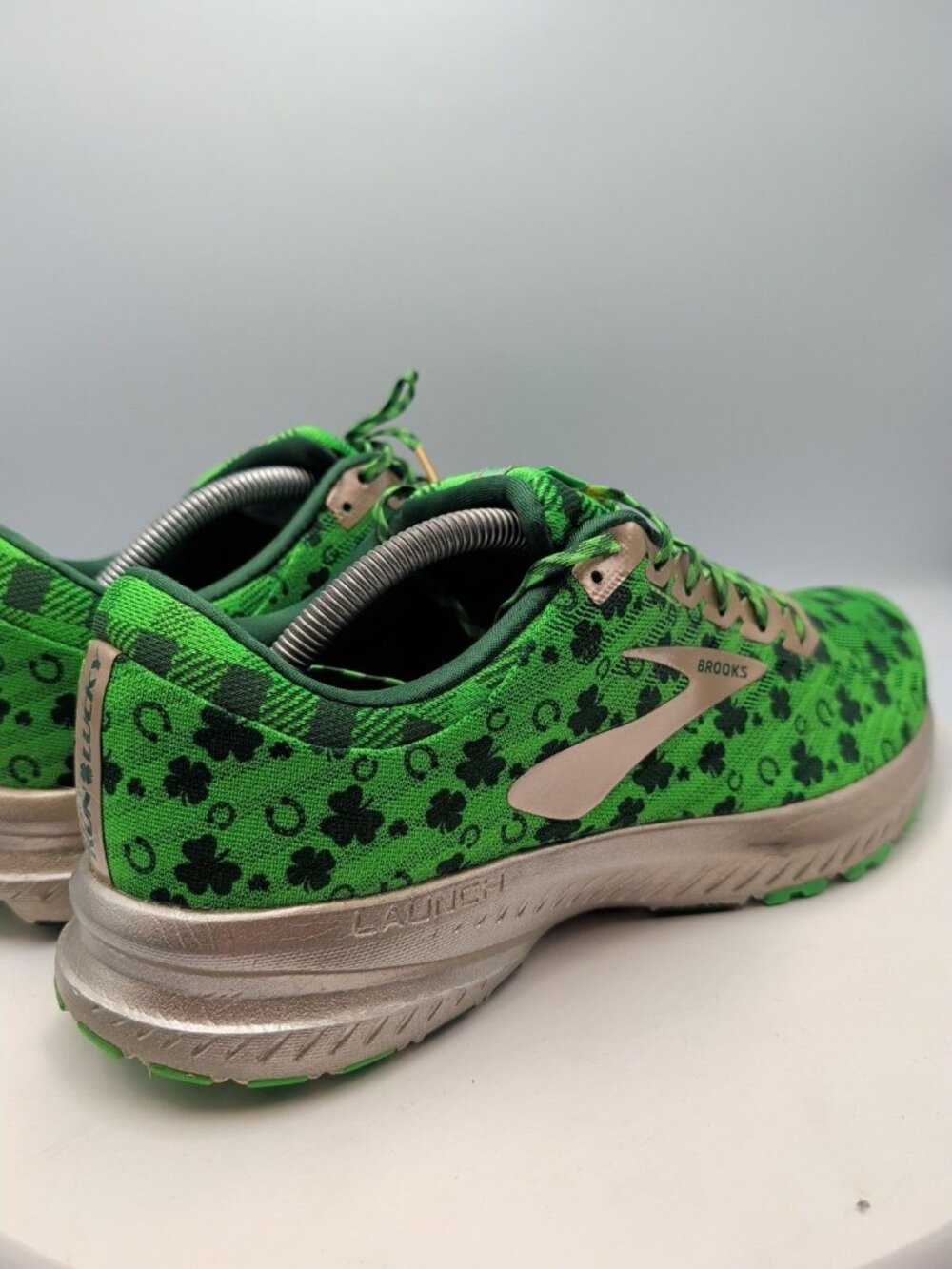 Brooks Mens Launch 6 "Run Lucky" US 10.5 Clovers Gold Green Running Gym Walking - Picture 5 of 11